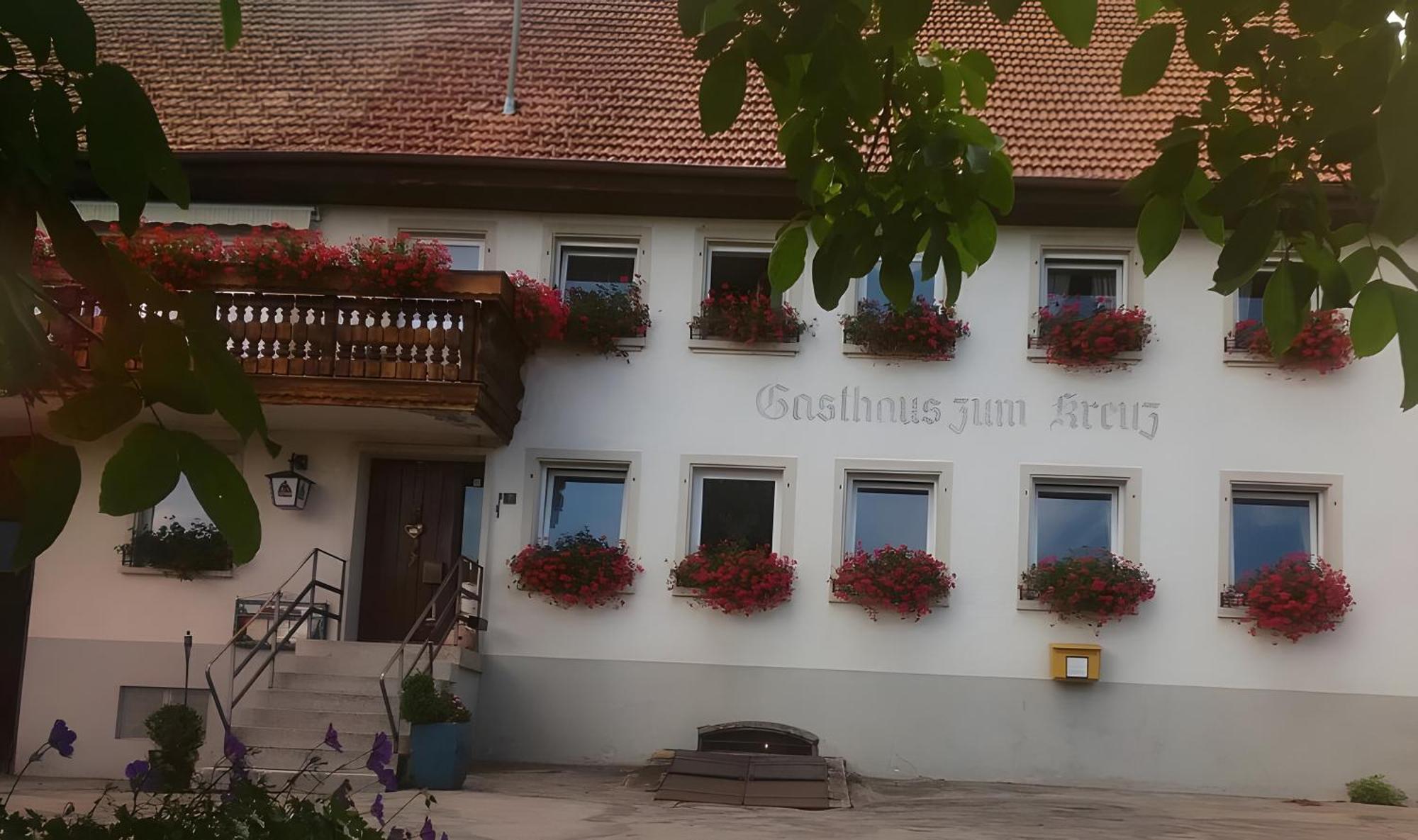 Gasthaus Zum Kreuz กราเฟินเฮาเซน ภายนอก รูปภาพ
